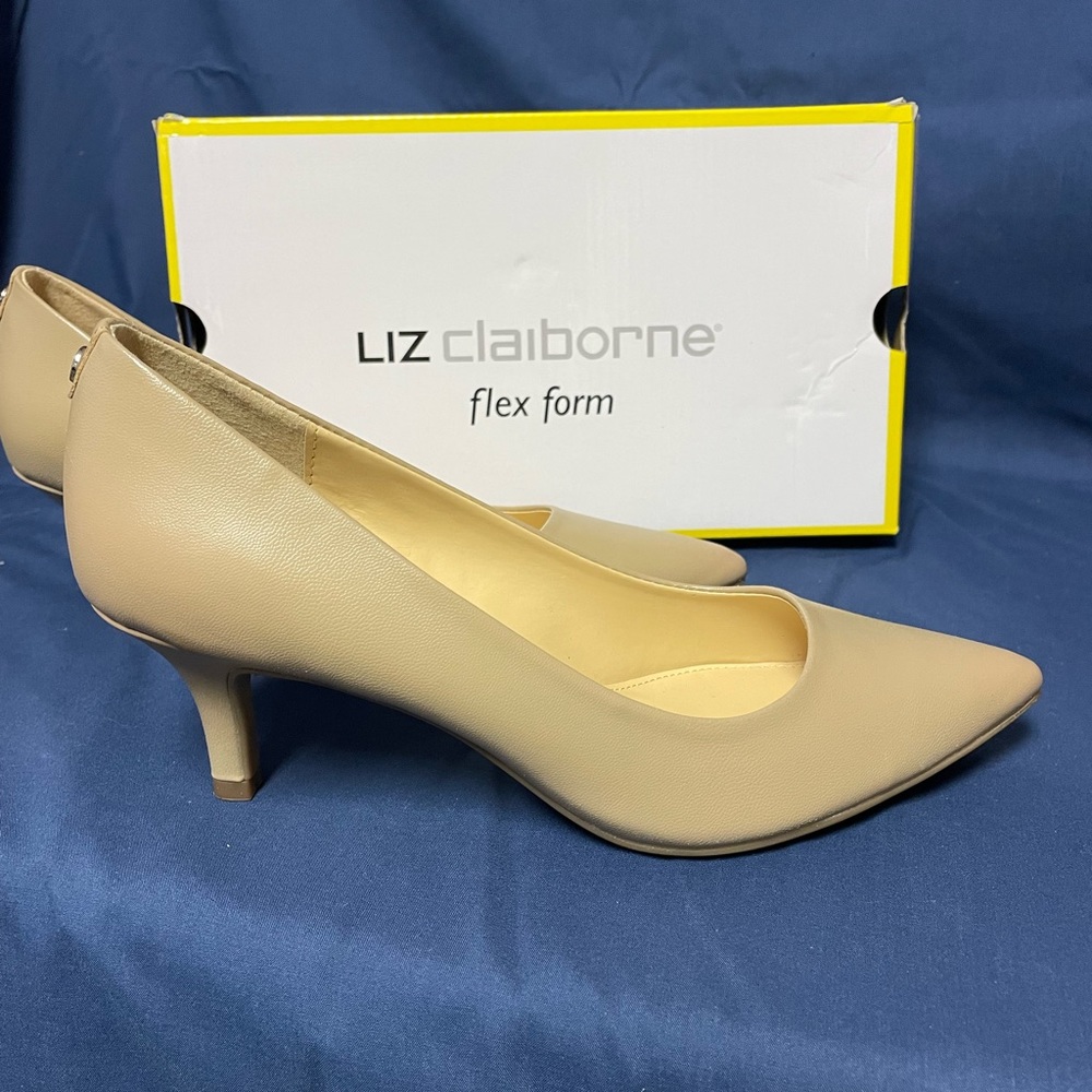 Liz Claiborne Flex Form Nude Pumps.  Size 7 Med.  Never worn.